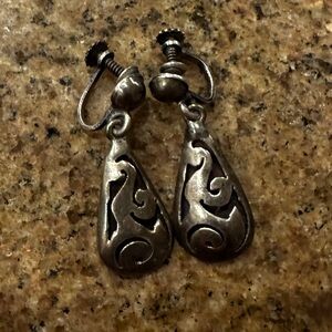 Victoria Ana Nunez Brilanti Vintage Mexican Sterling silver earrings screw back.